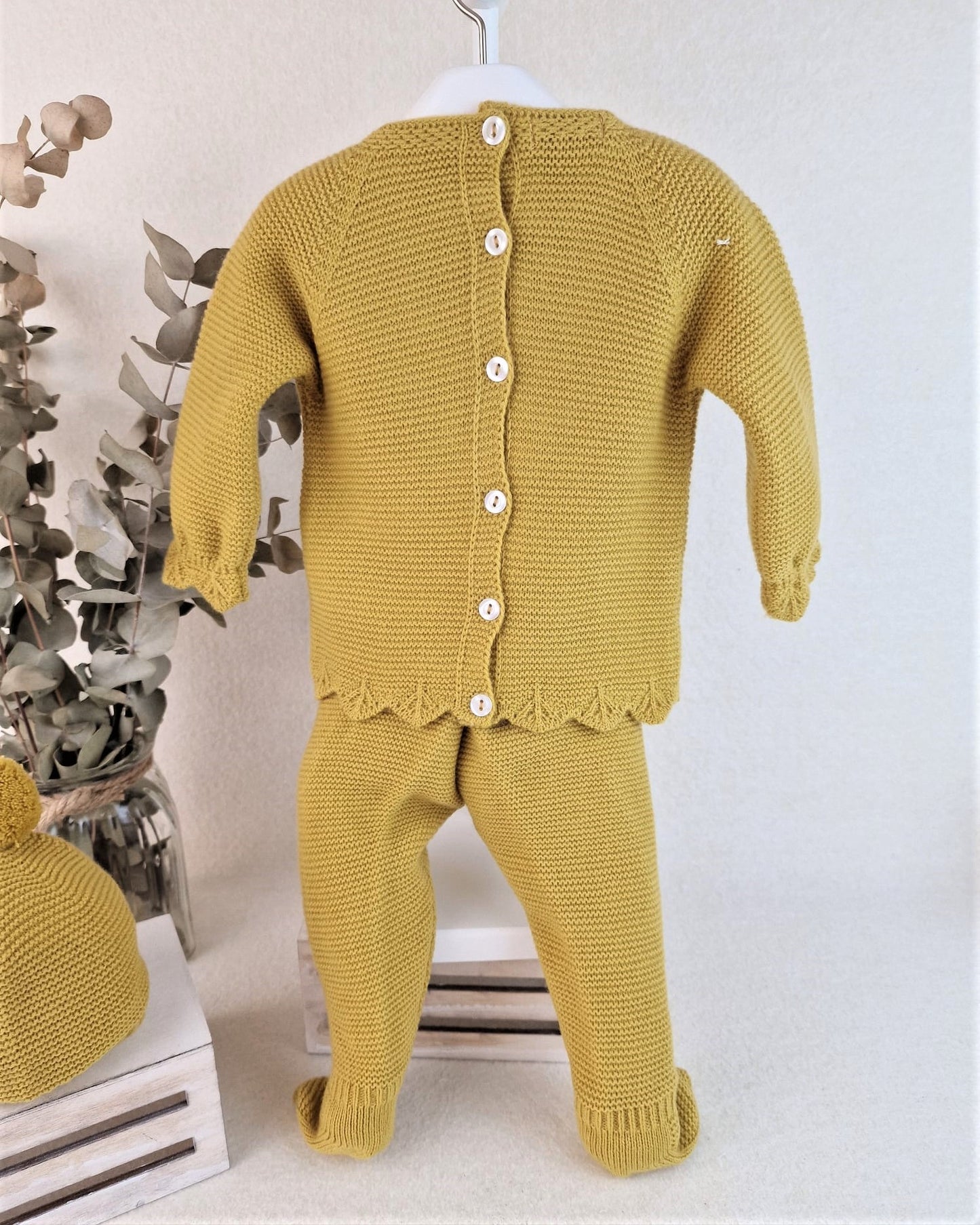 Conjunto con polaina y capota con rombos y bodoques
