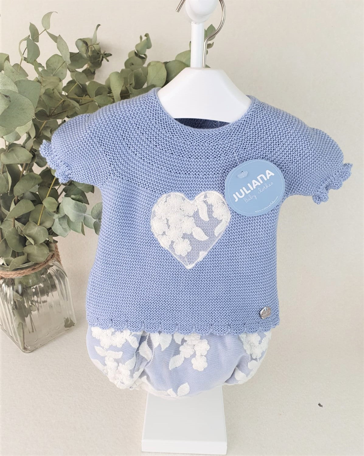 Conjunto con braguita de encaje y jersey con corazón