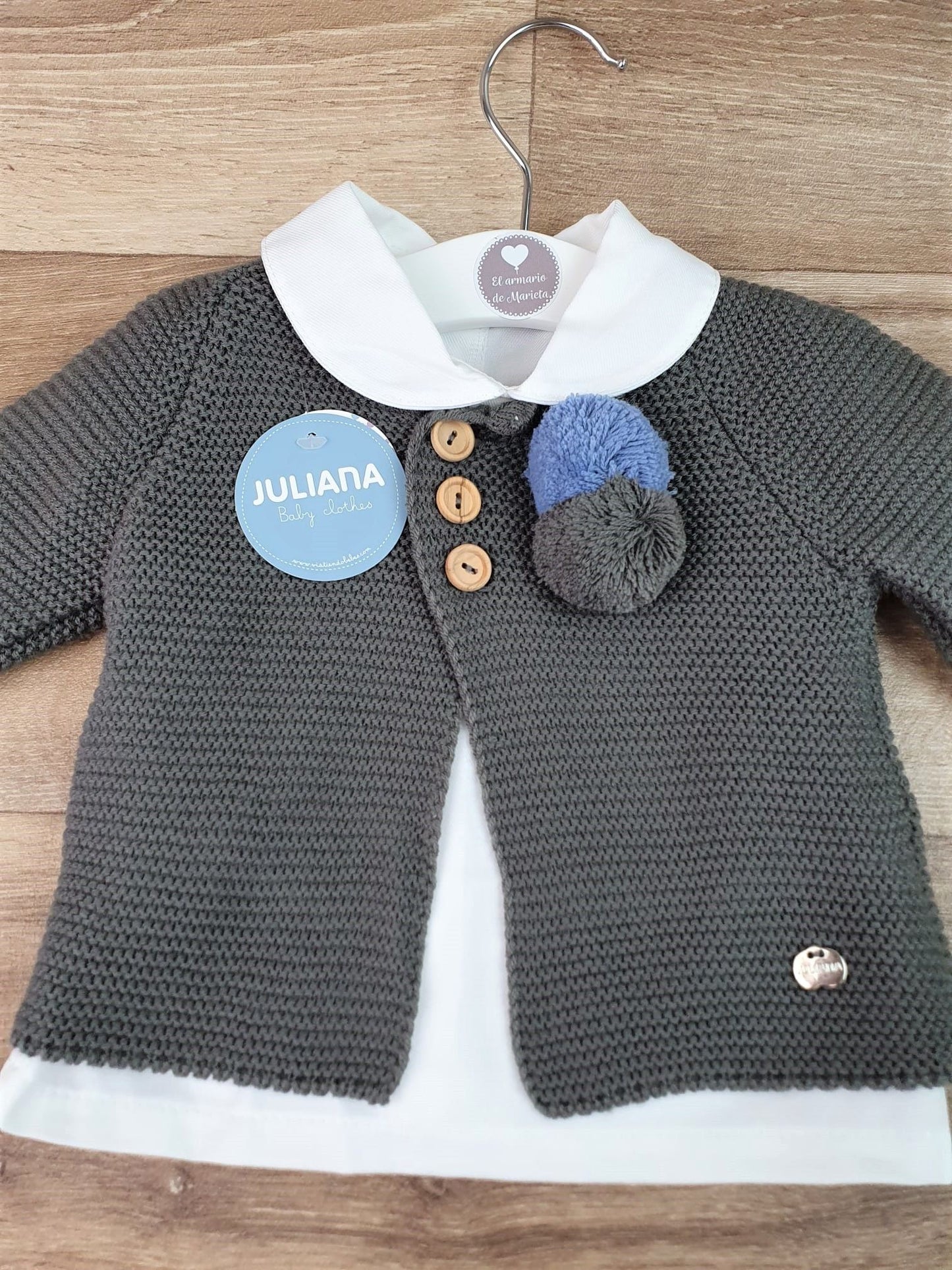 Conjunto tres piezas niño cuadros y pompones