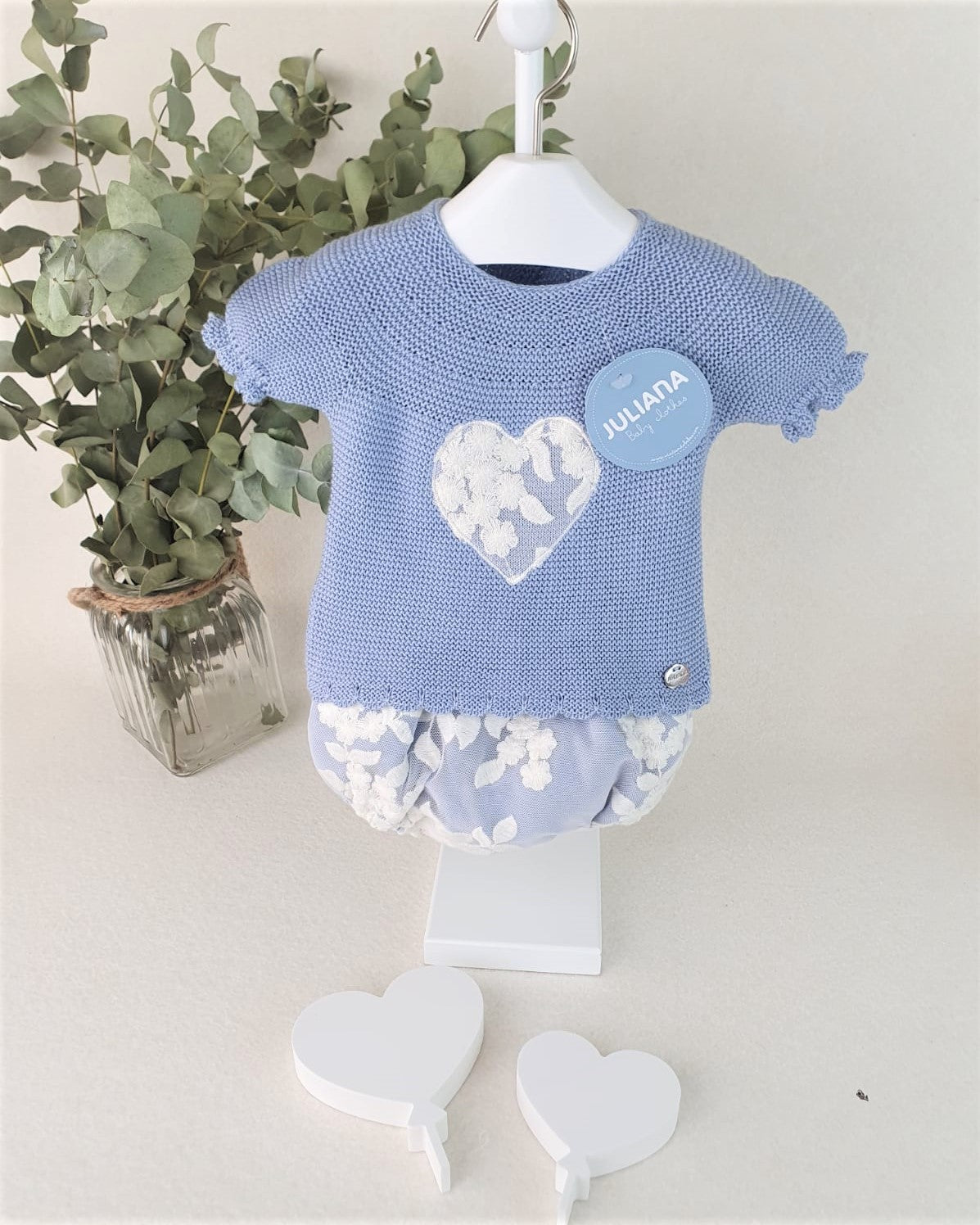 Conjunto con braguita de encaje y jersey con corazón
