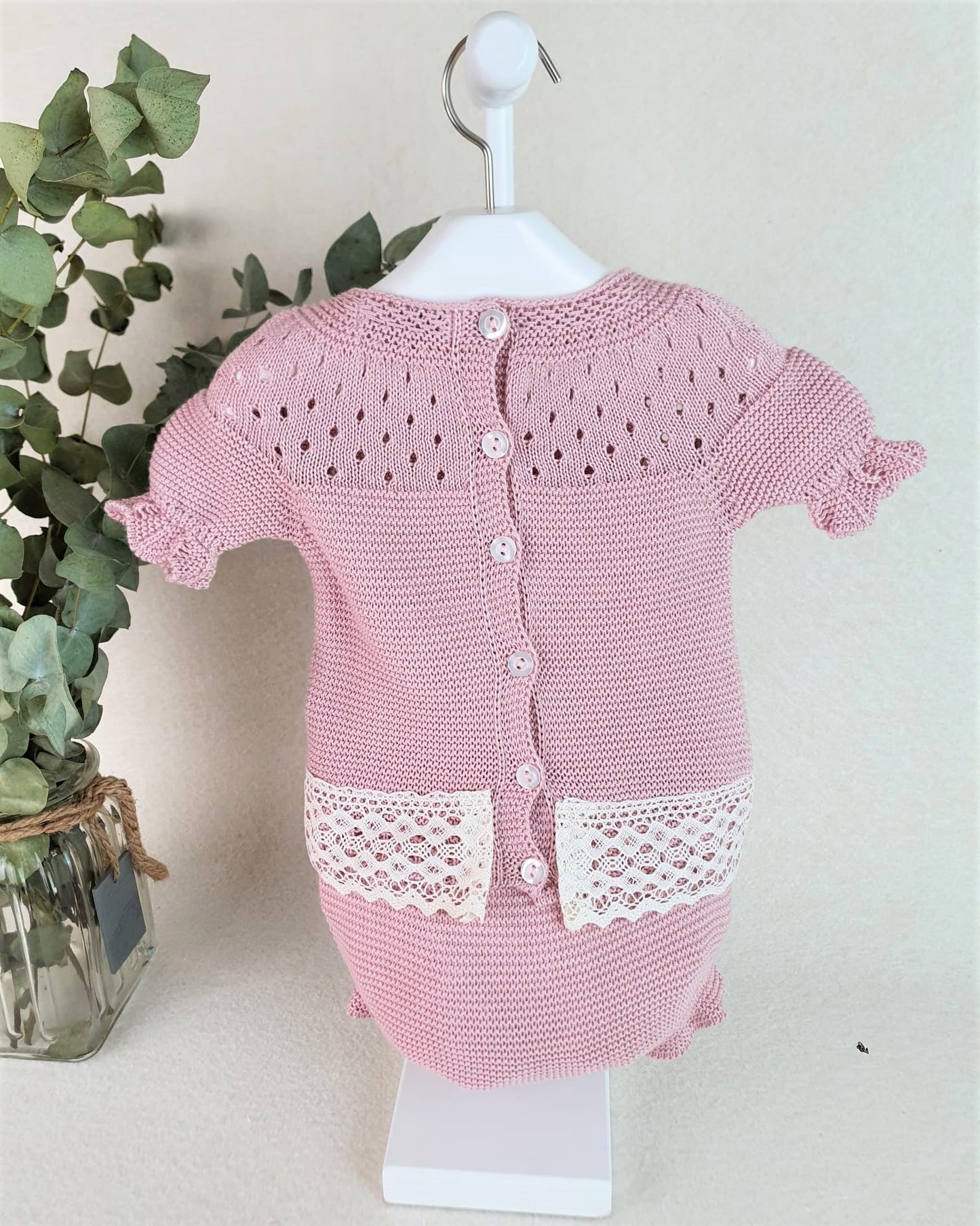 Conjunto con braguita de hilo y jersey con canesú y puntilla