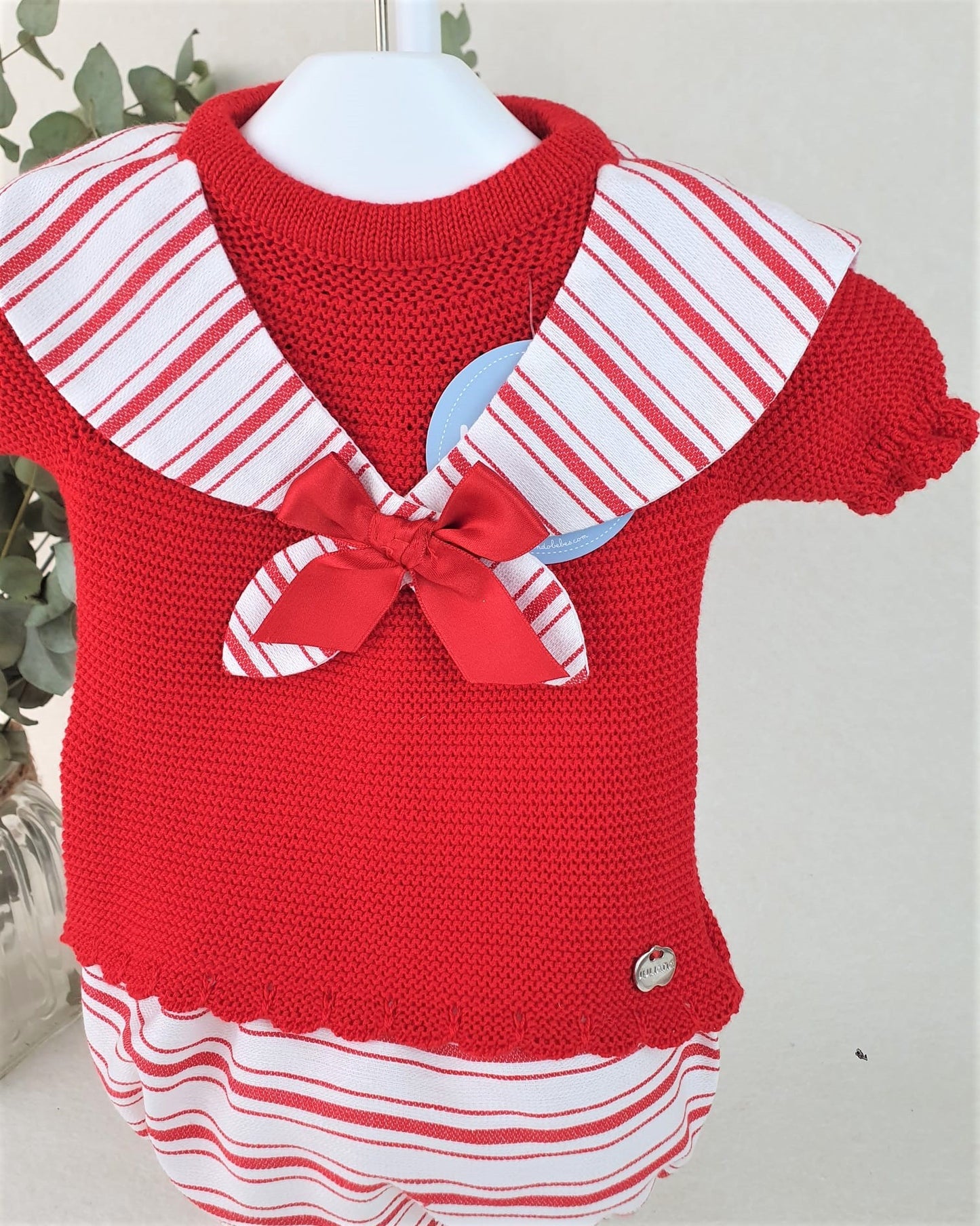 Conjunto con braguita de tela rayada y jersey con babero
