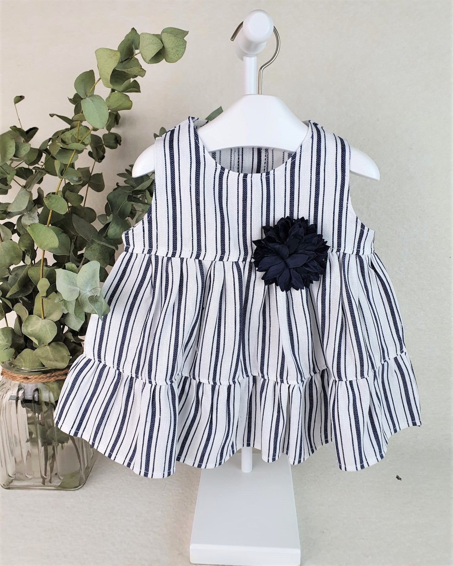 Vestido de dos volantes con rayas
