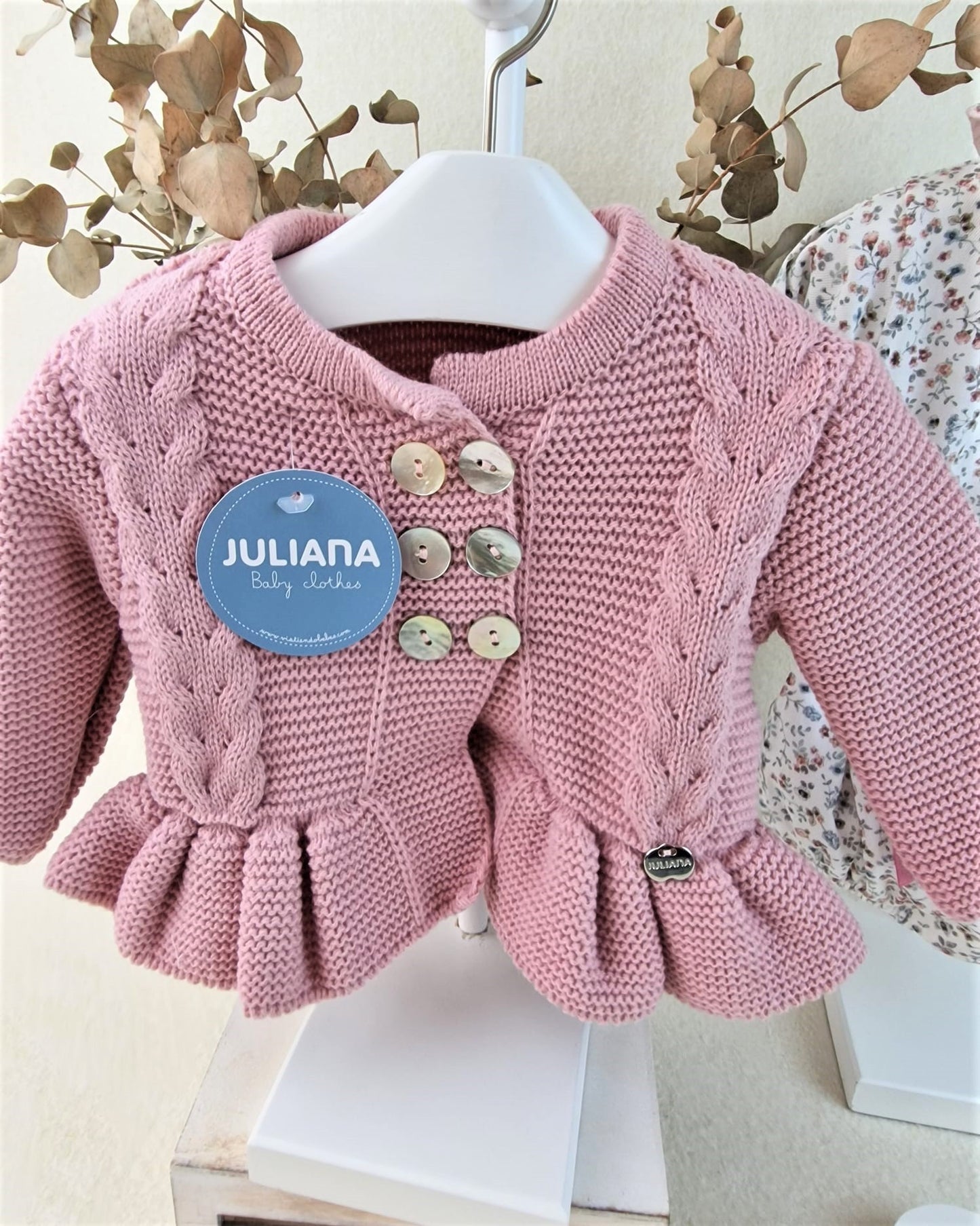 Conjunto de niña con chaqueta y braguita de flores