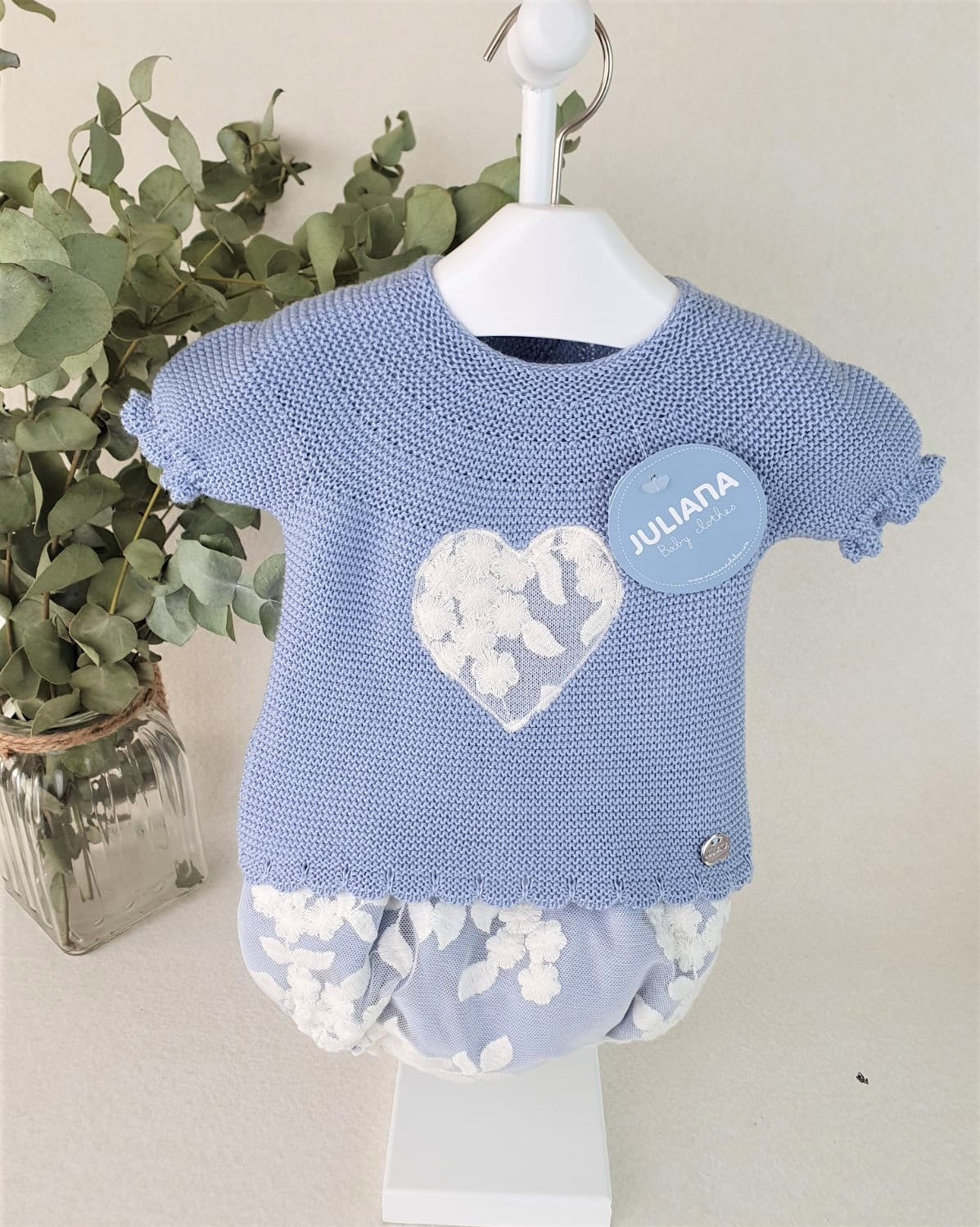 Conjunto con braguita de encaje y jersey con corazón
