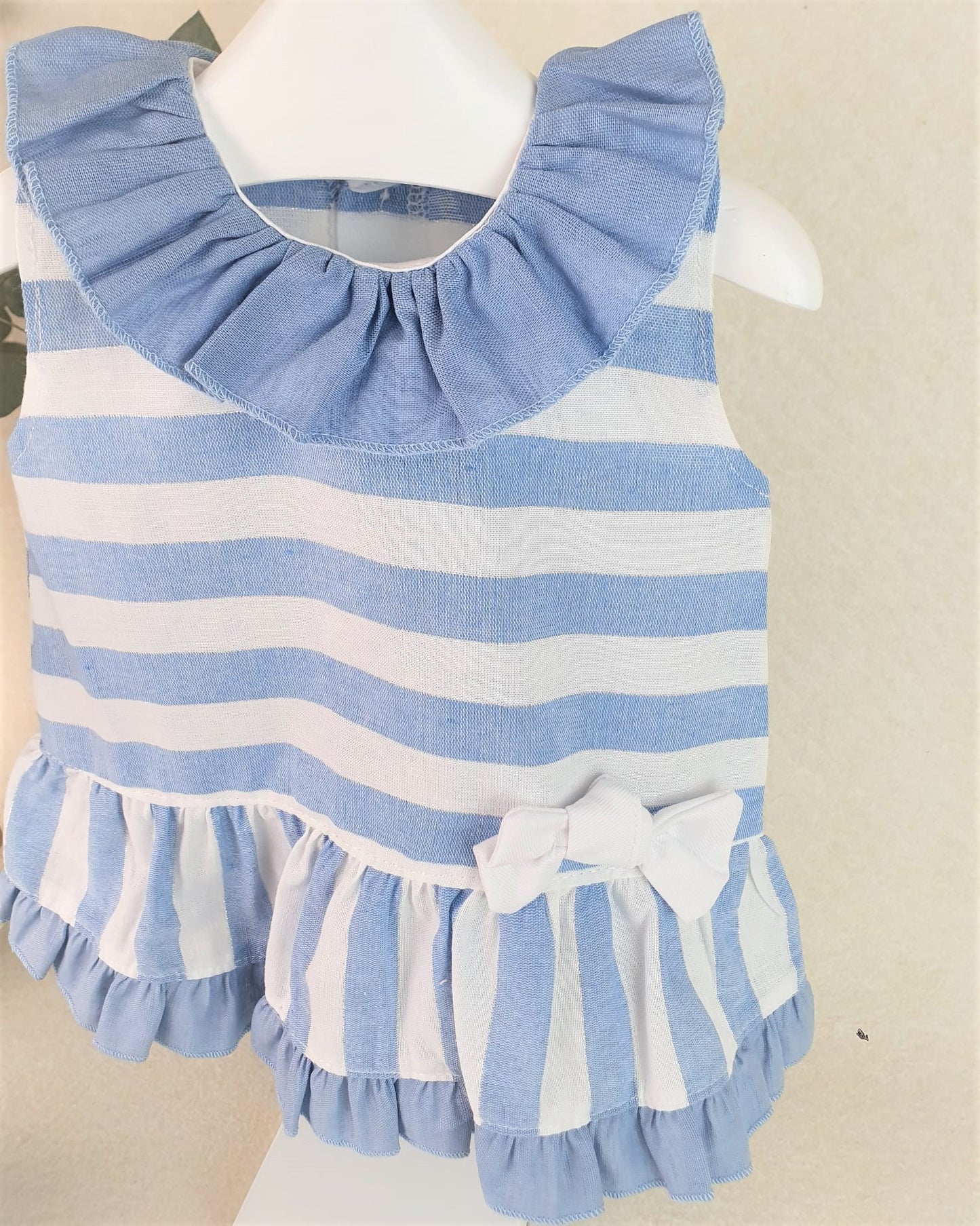 Vestido con talle bajo de tela rayada