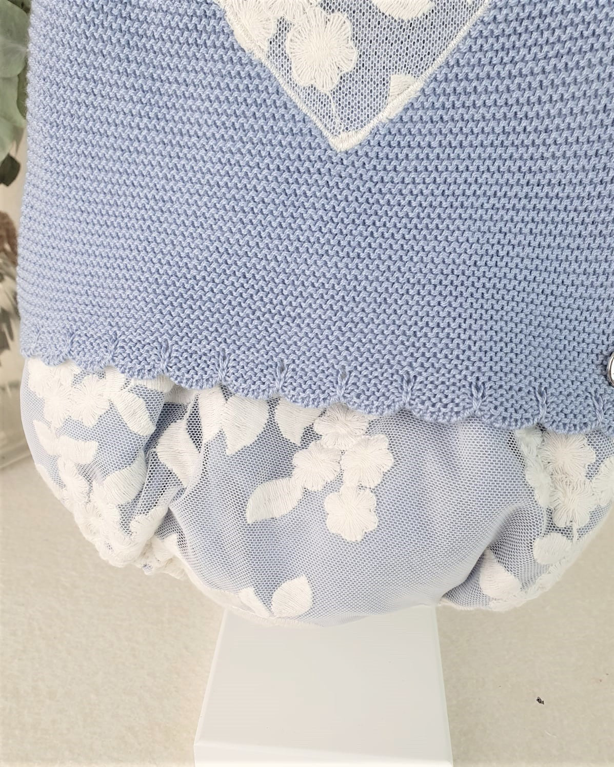 Conjunto con braguita de encaje y jersey con corazón