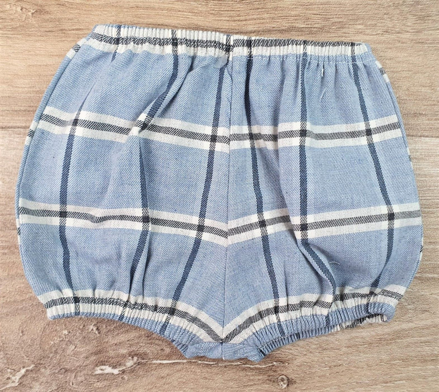 Conjunto tres piezas niño cuadros y pompones