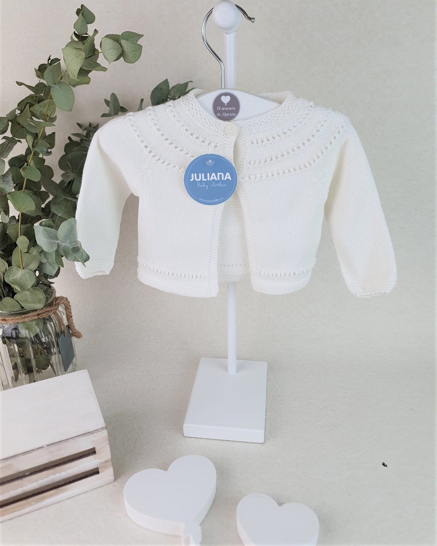 Chaqueta de hilo con calados bajo el cuello