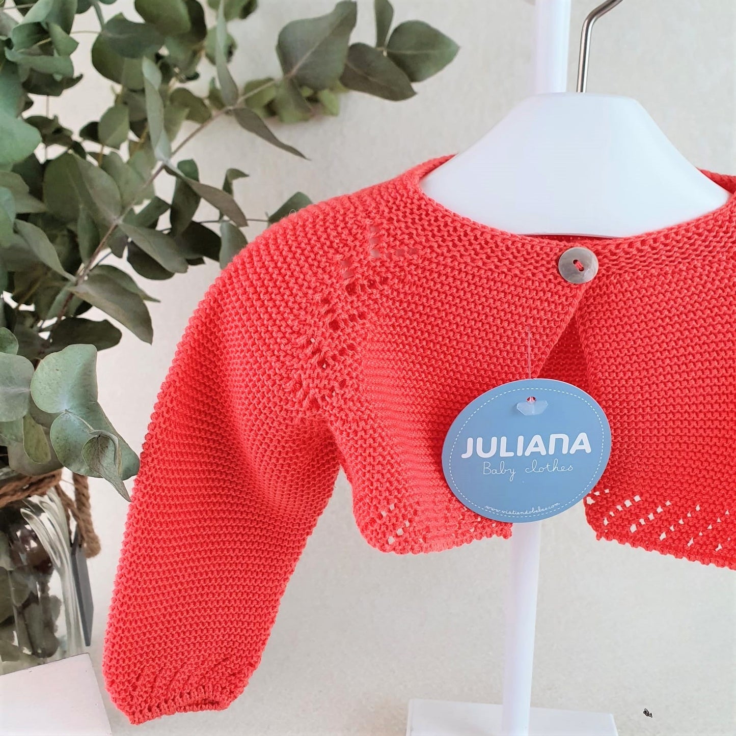 Chaqueta de niña con calados