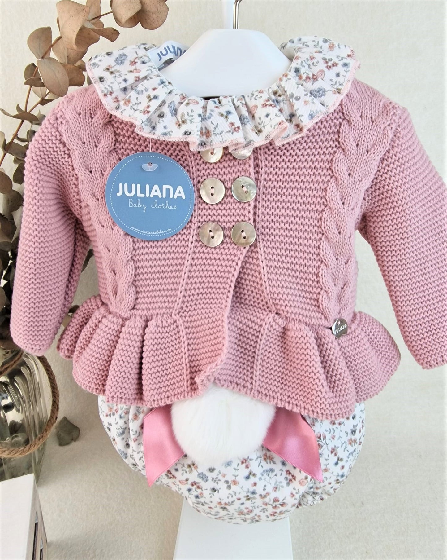Conjunto de niña con chaqueta y braguita de flores