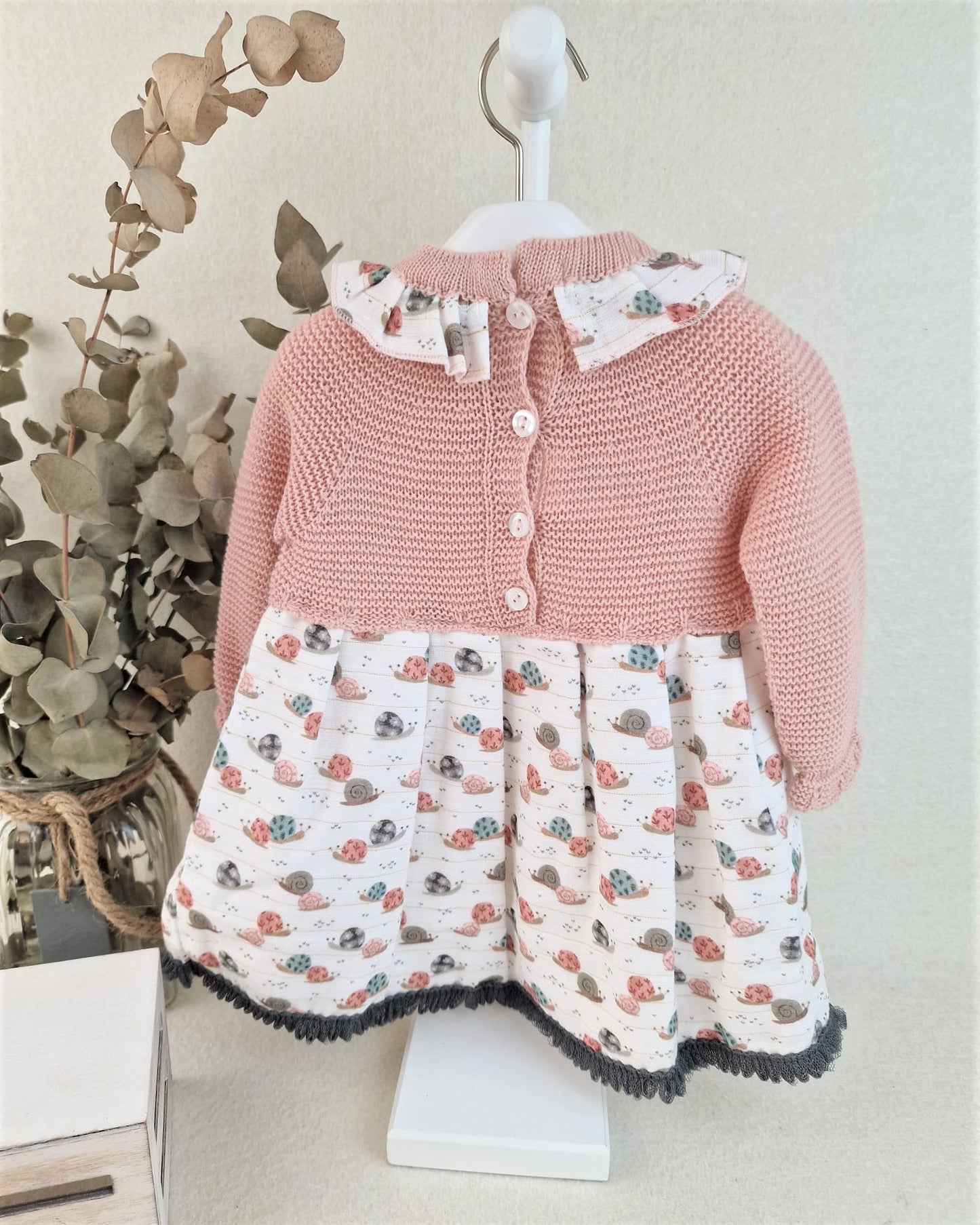 Vestido de cuerpo de punto con tela de caracoles