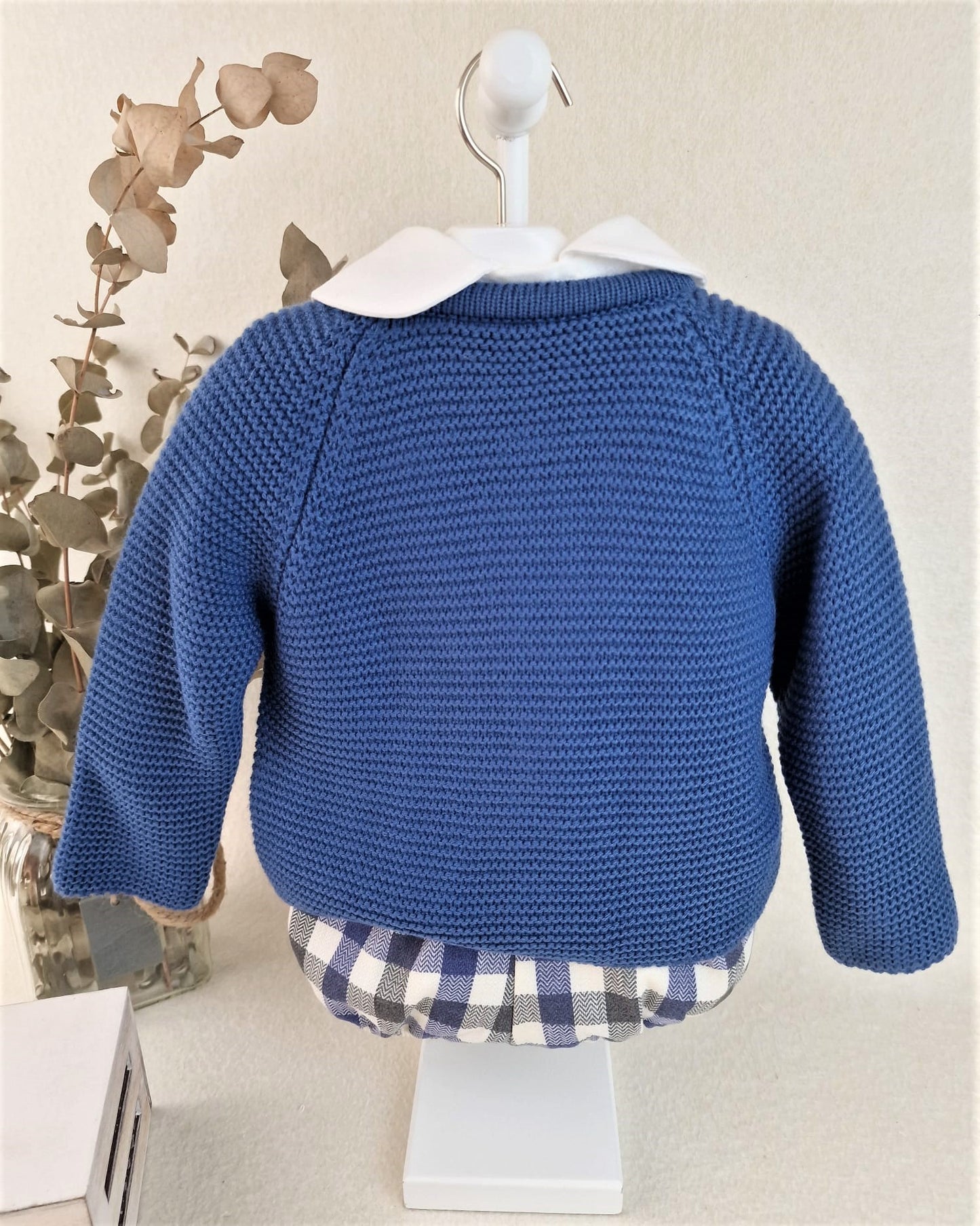 Conjunto de niño con chaqueta en azul azafata con pantalón de cuaritos