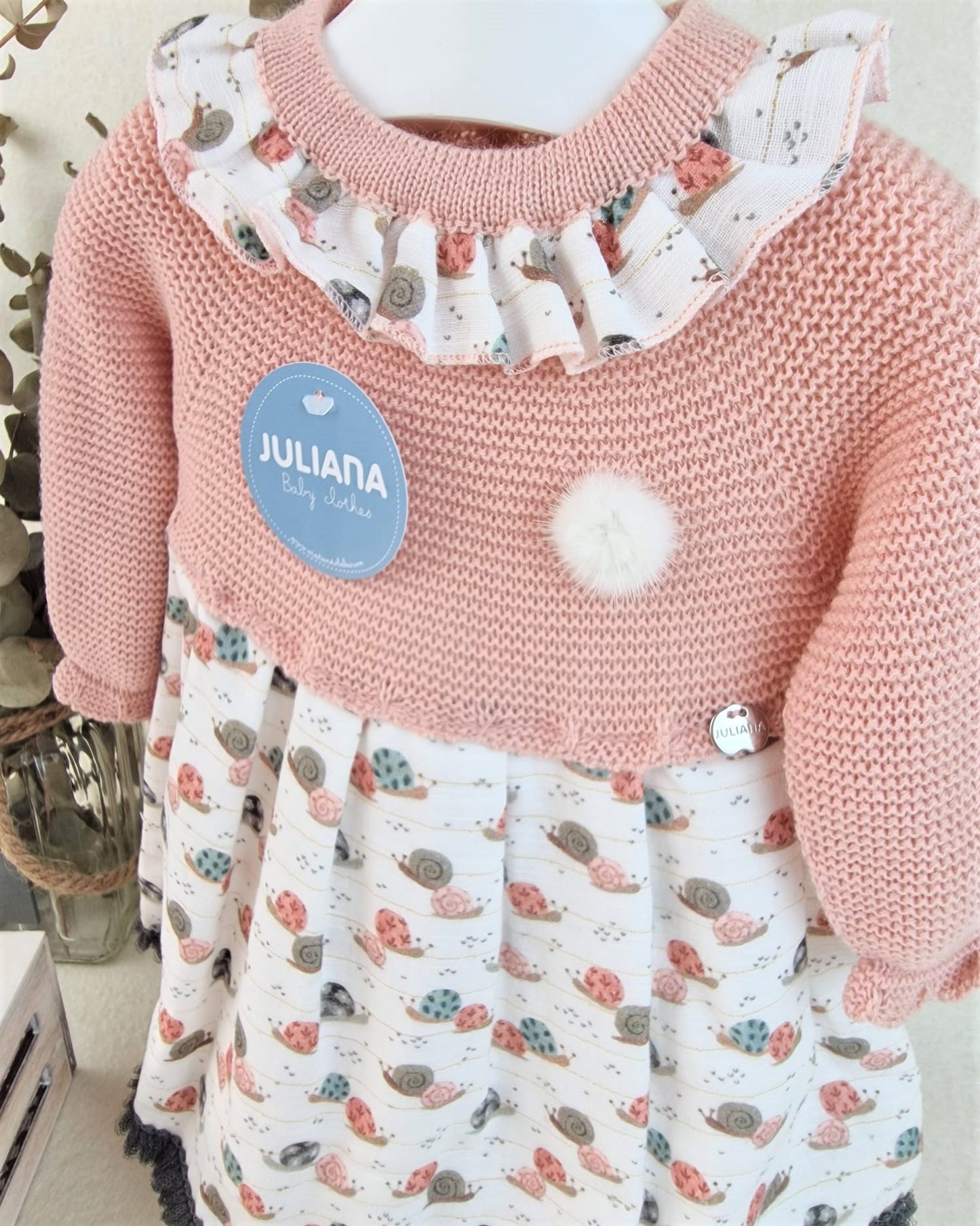 Vestido de cuerpo de punto con tela de caracoles