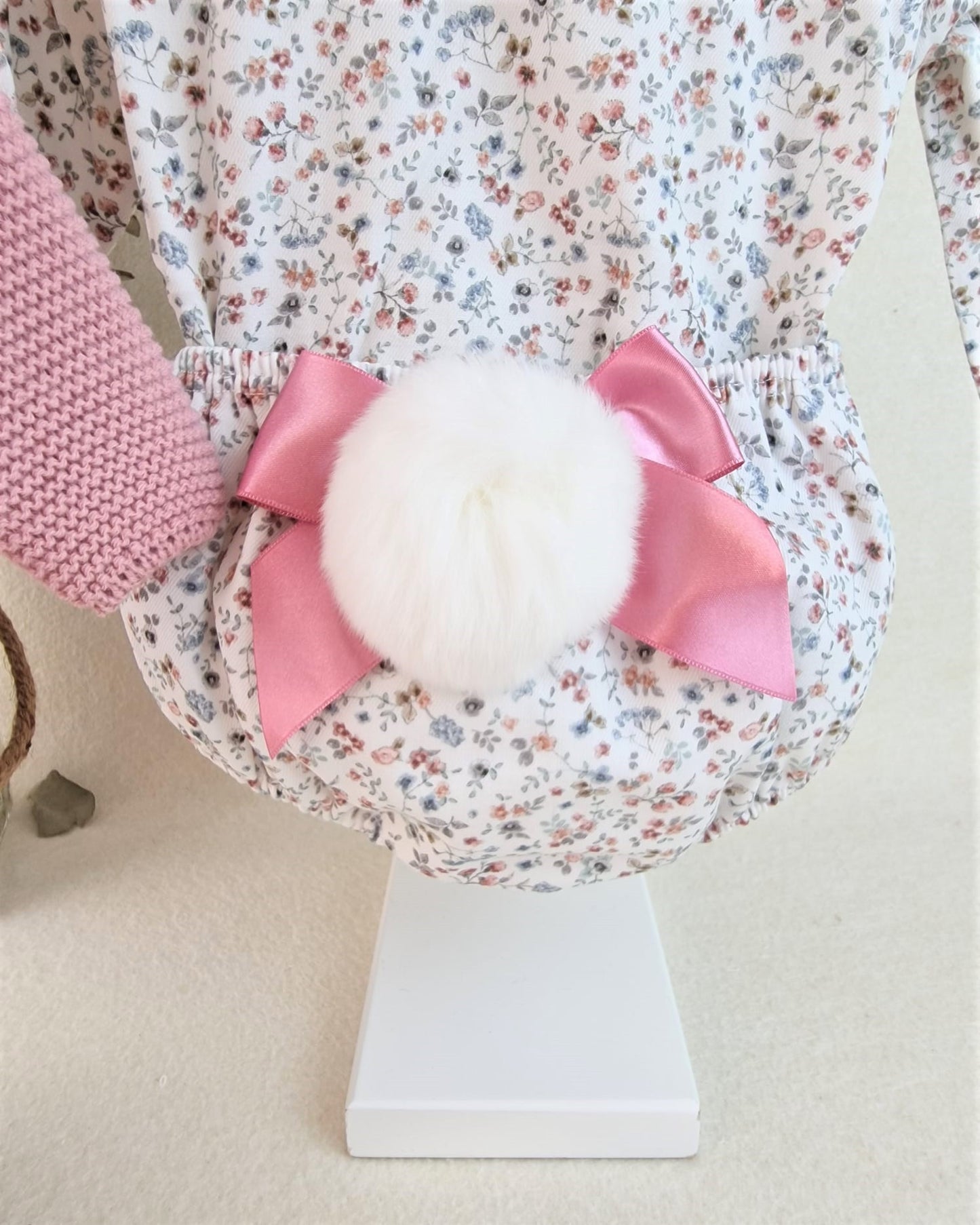 Conjunto de niña con chaqueta y braguita de flores