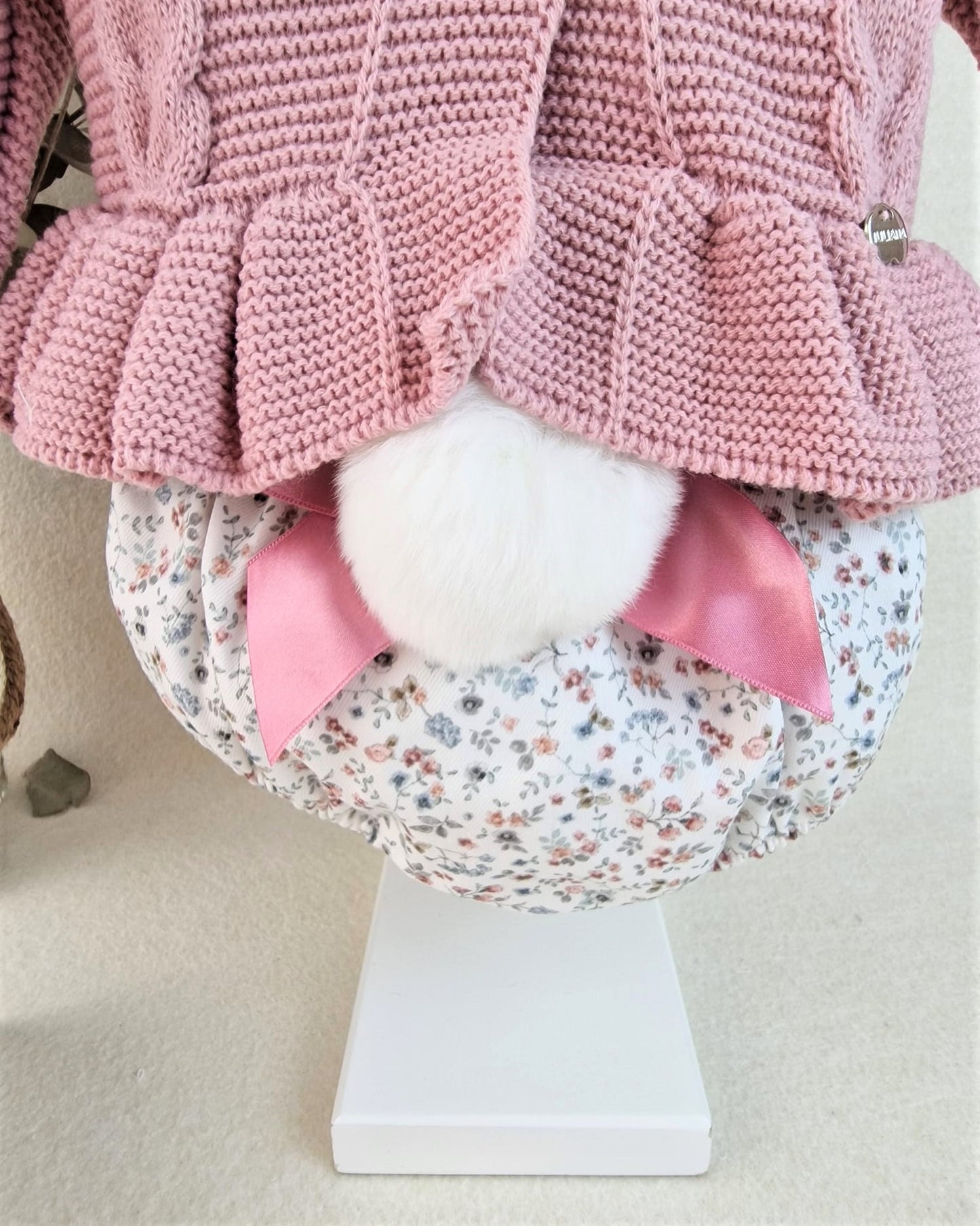 Conjunto de niña con chaqueta y braguita de flores