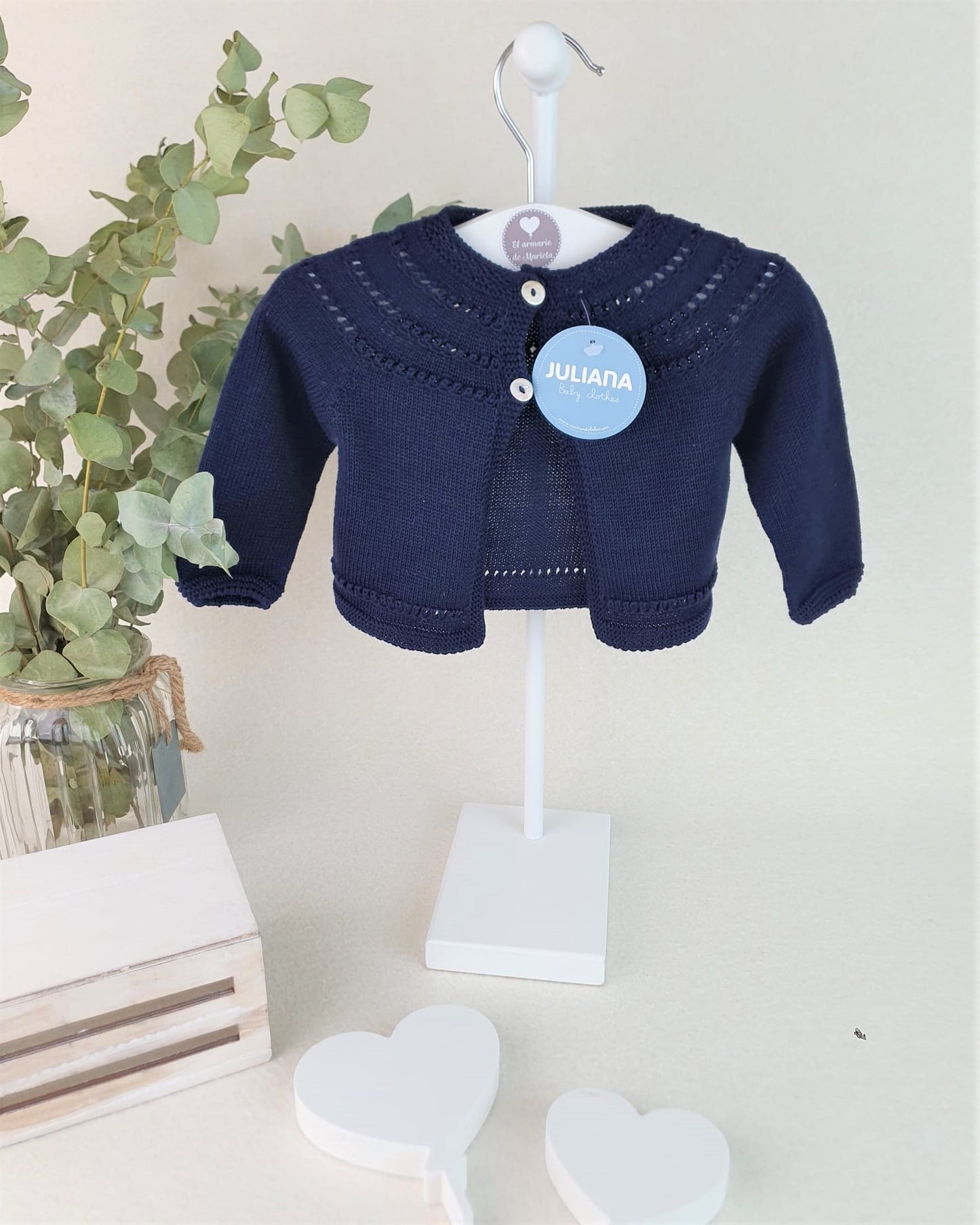 Chaqueta de hilo con calados bajo el cuello