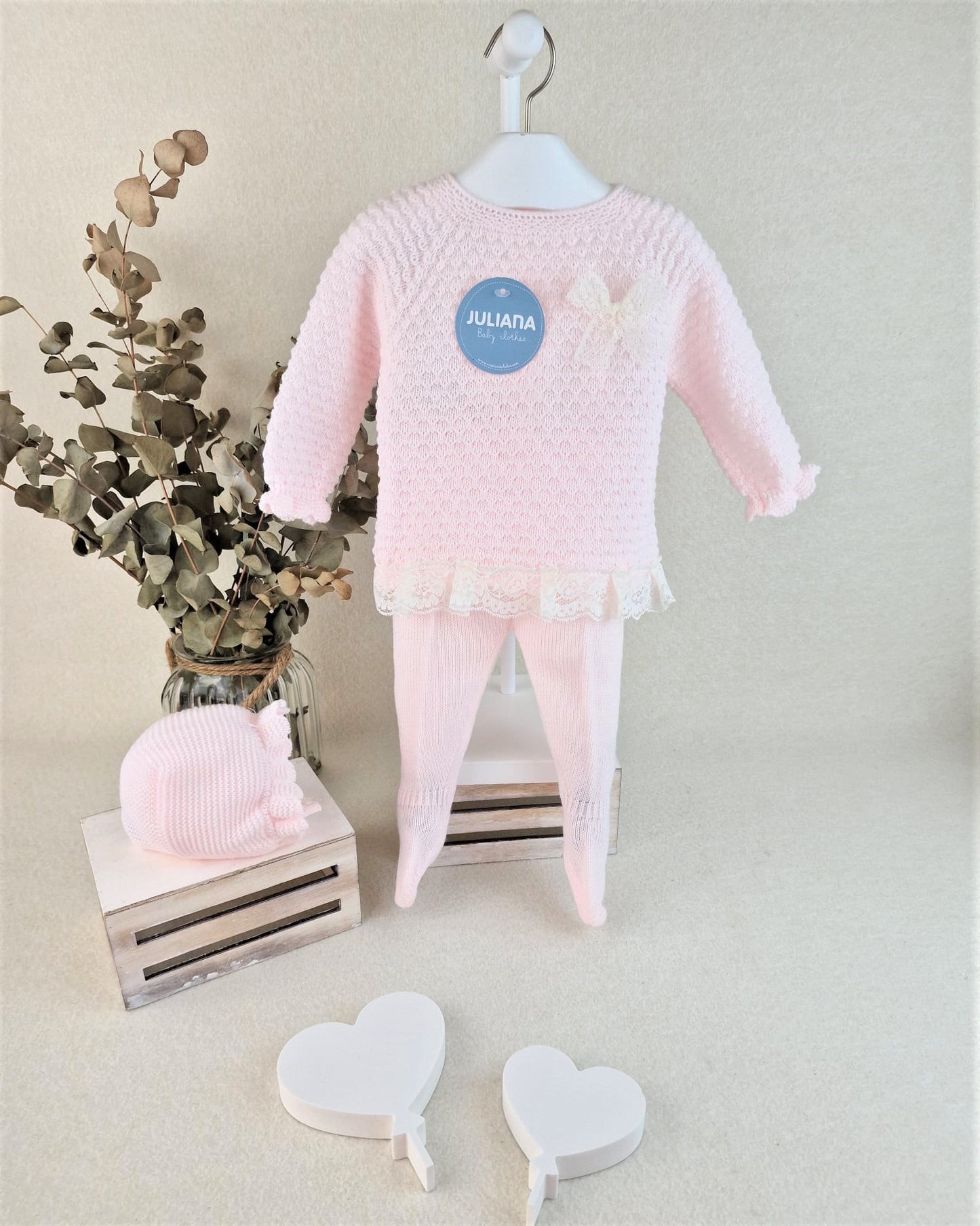 Conjunto con polaina y capota recogidas y puntilla