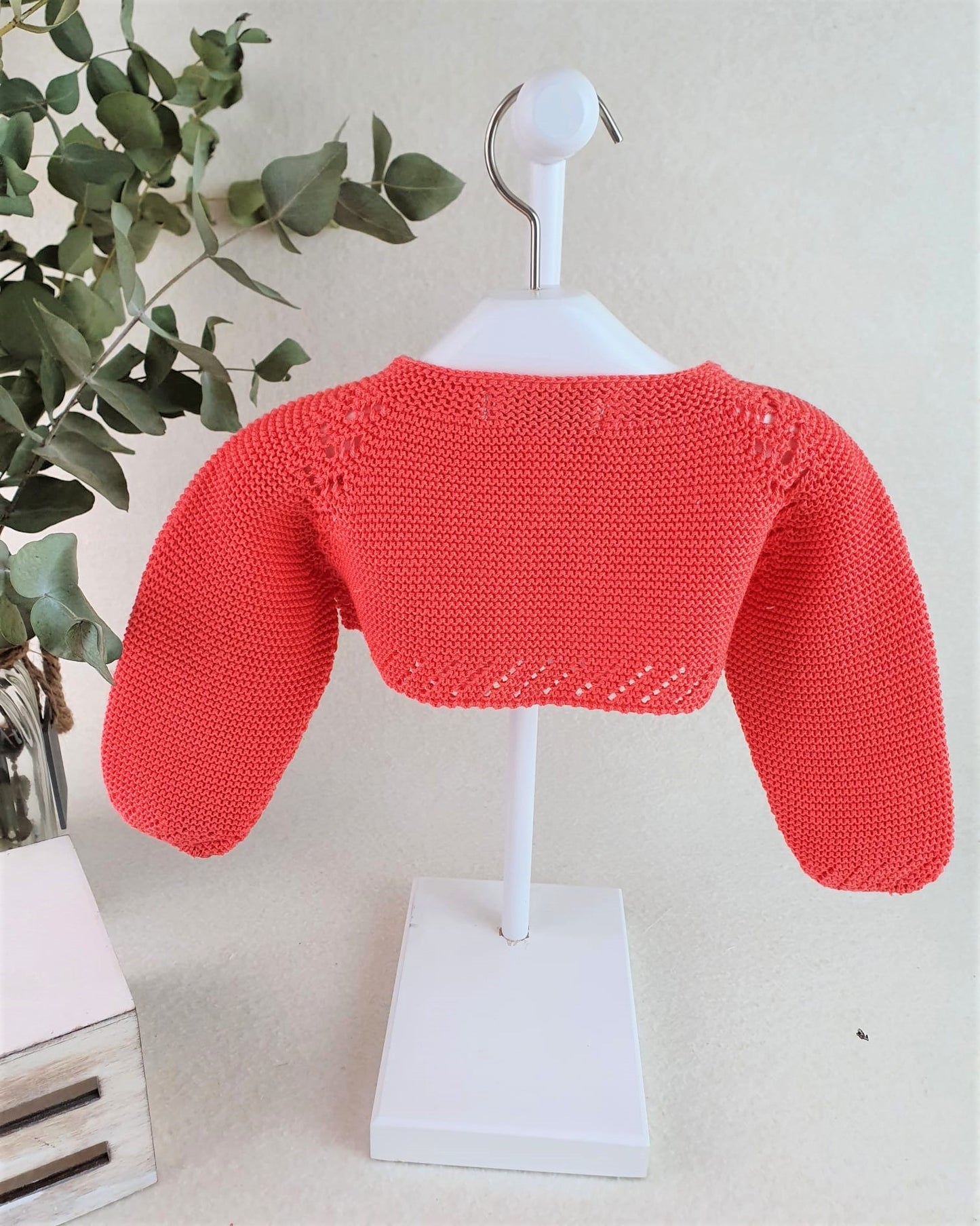 Chaqueta de niña con calados