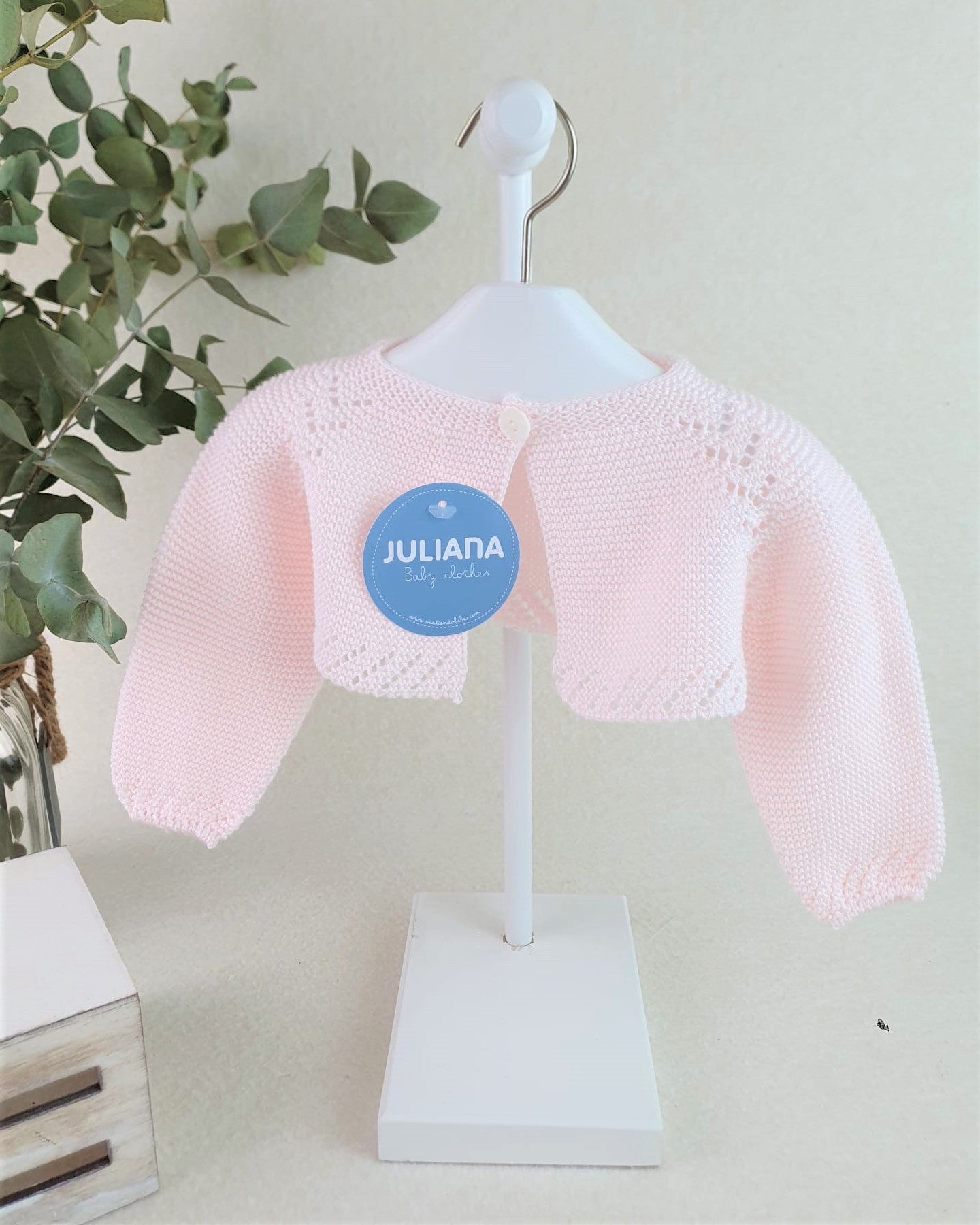 Chaqueta de niña con calados