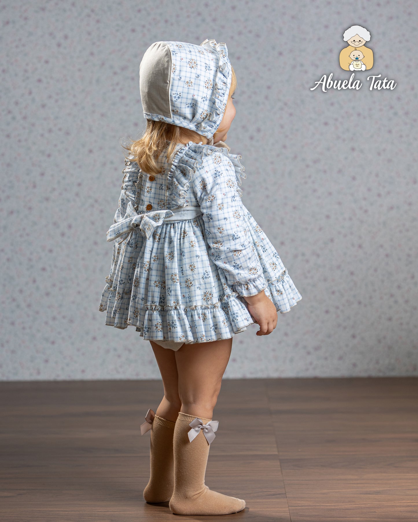 Jesusín con capota y braguita cuadros azul y florecitas