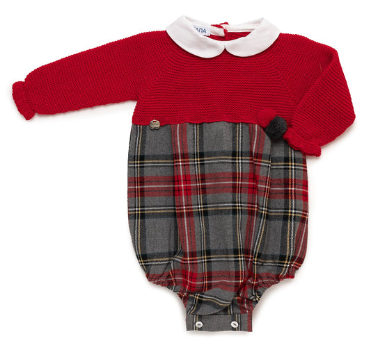 Pelele en rojo con cuadros y pompones