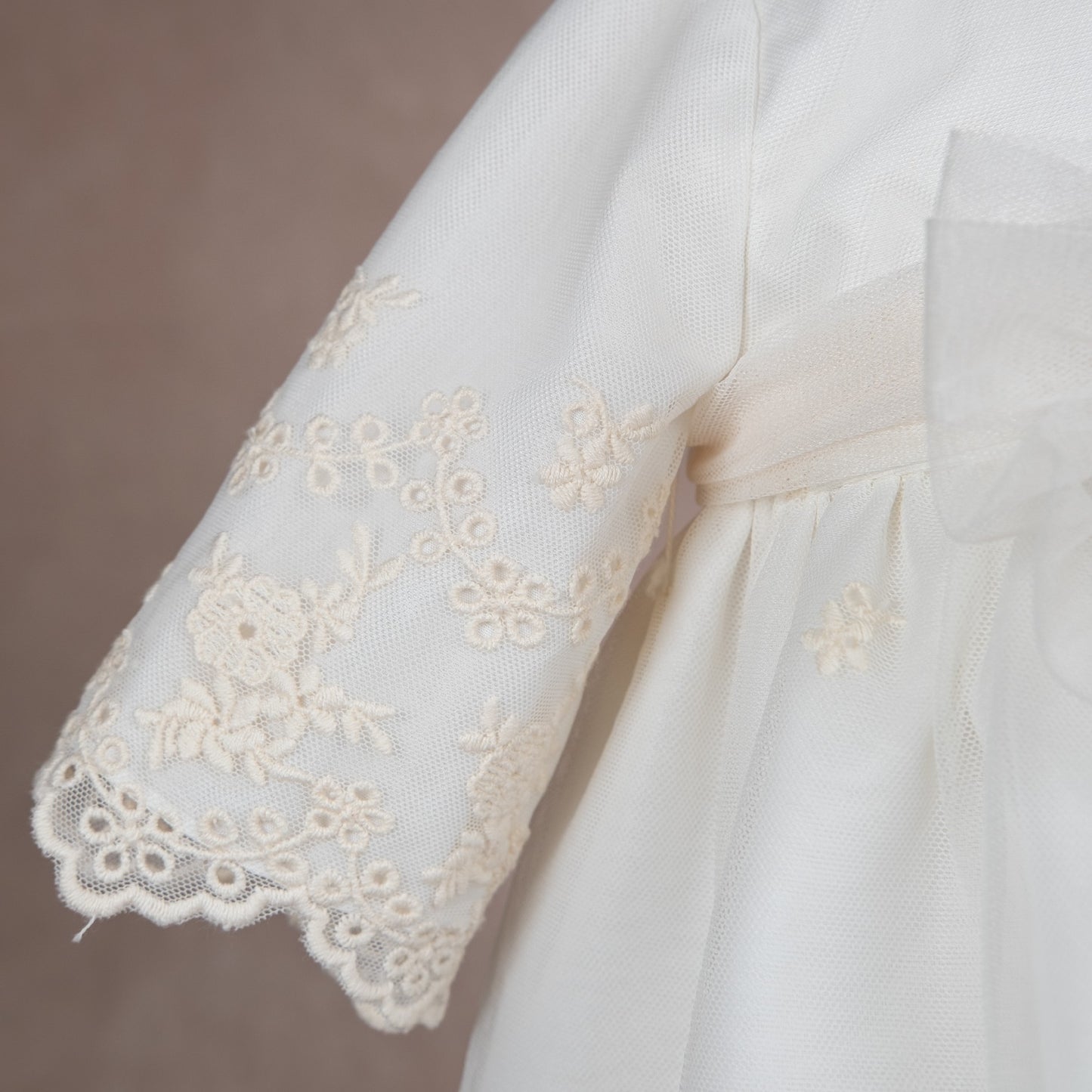 Pelele tul bordado con capota - B3934