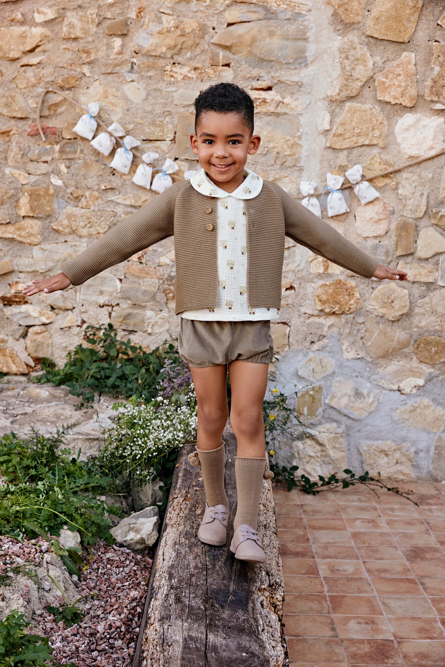 Conjunto de niño con chaqueta y pantalón de pana