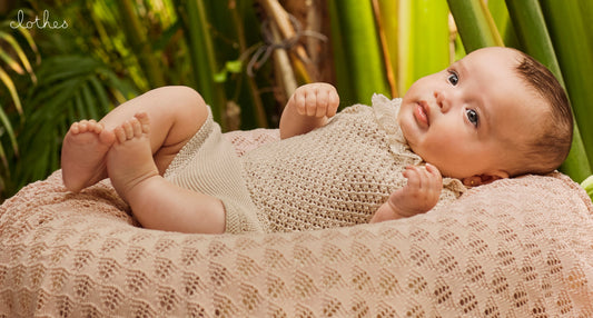 Conjunto con braguita punto calado y puntilla