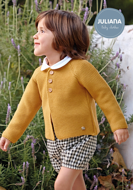 Conjunto con chaqueta de niño en oro con camisa y braguita vichy