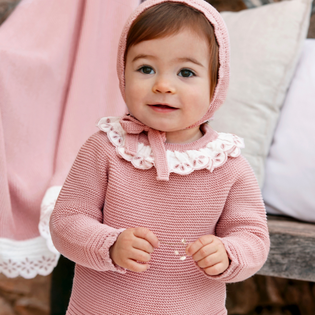 Conjunto de polaina lin con volante y puntilla de flores