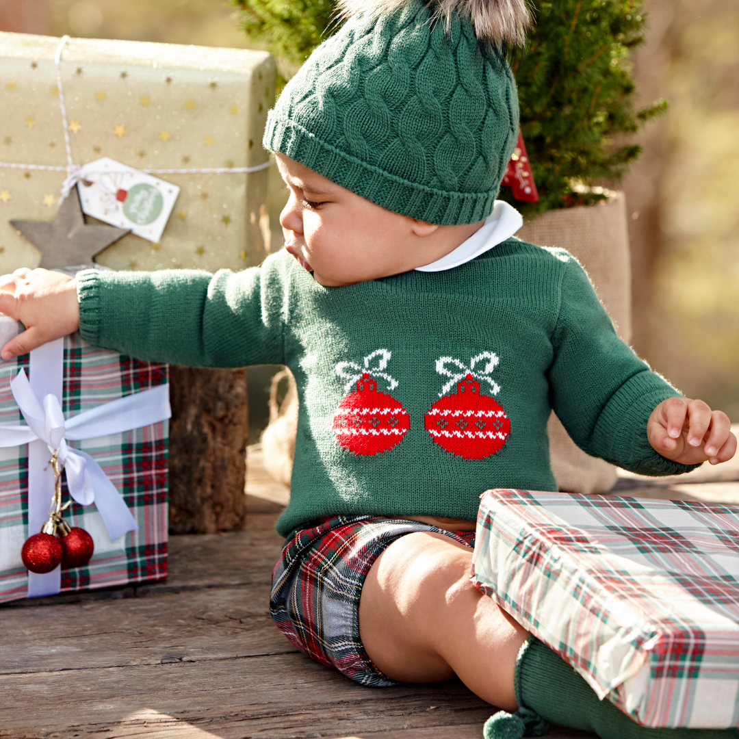 Conjunto de niño con pantalón a cuadros y jersey con bolas de navidad  (no incluye gorro)