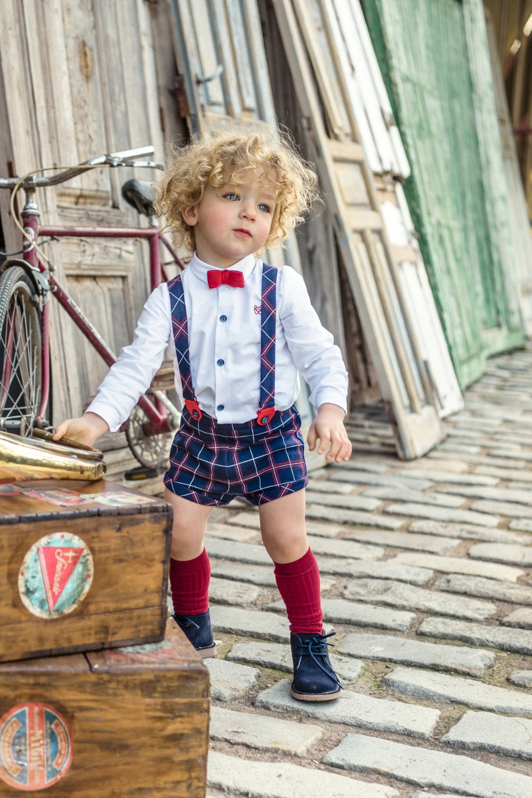 Conjunto bebé con pantalón corto y tirantes Familia Damasco