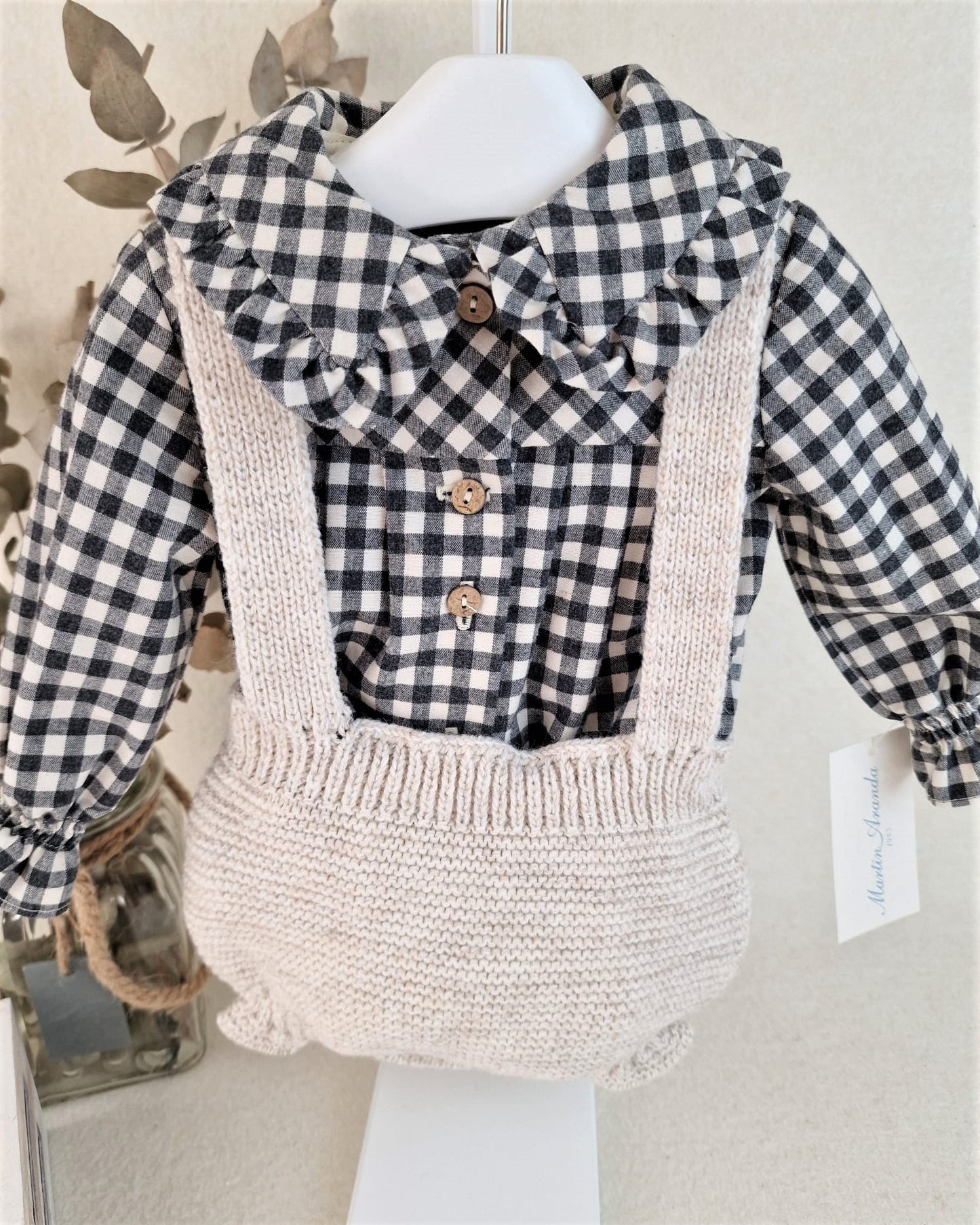 Conjunto peto punto y camisa niña Black flowers