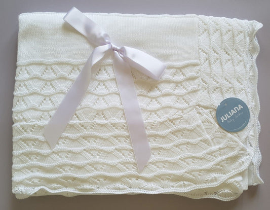 Chal liso con uves y calados