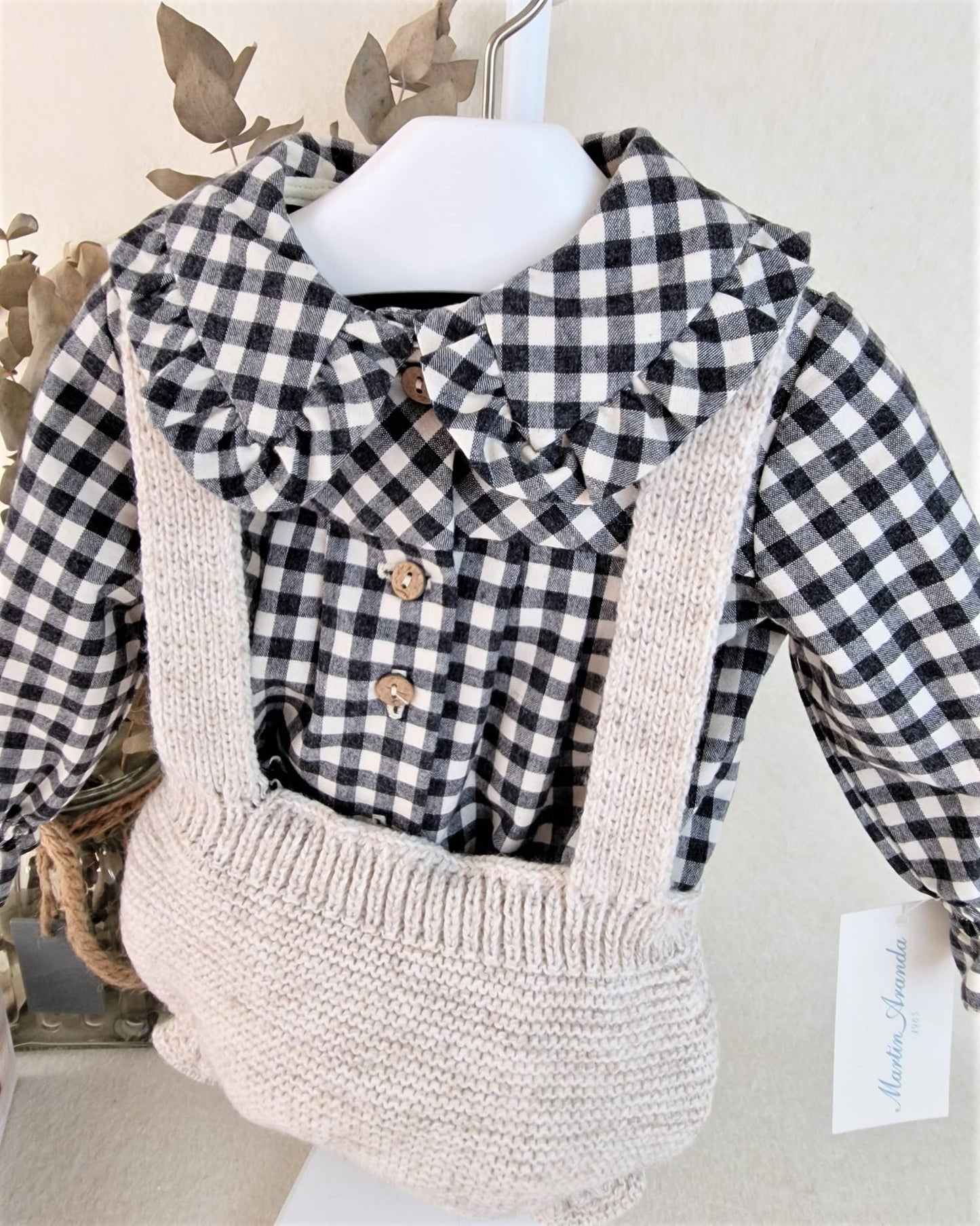 Conjunto peto punto y camisa niña Black flowers